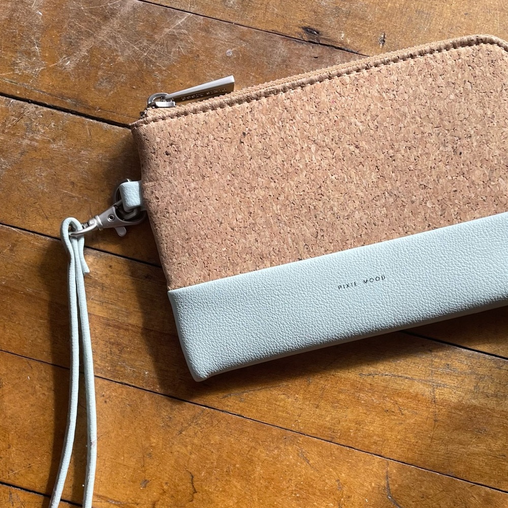 Women’s clutch/wristlet